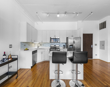 950 W Monroe Street - Photo Thumbnail 11