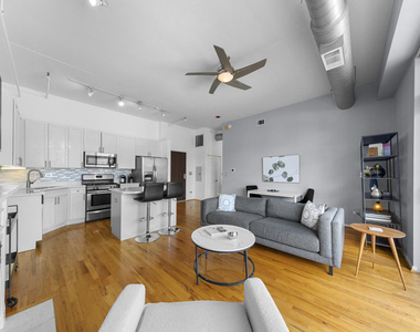 950 W Monroe Street - Photo Thumbnail 3