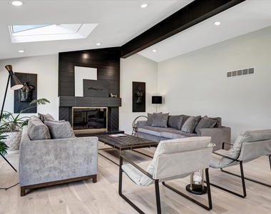 102 Greencroft Drive - Photo Thumbnail 7