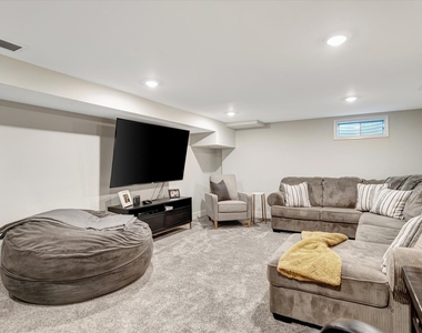 102 Greencroft Drive - Photo Thumbnail 42