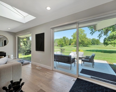 102 Greencroft Drive - Photo Thumbnail 10