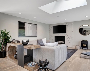 102 Greencroft Drive - Photo Thumbnail 11