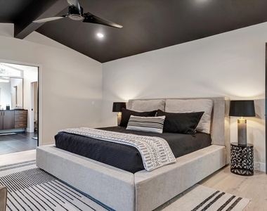 102 Greencroft Drive - Photo Thumbnail 25