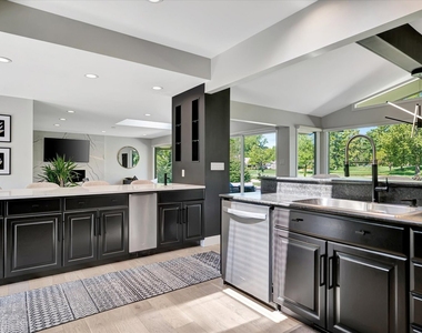 102 Greencroft Drive - Photo Thumbnail 24