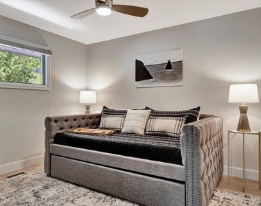 102 Greencroft Drive - Photo Thumbnail 33