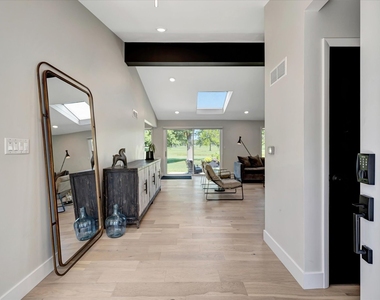 102 Greencroft Drive - Photo Thumbnail 3