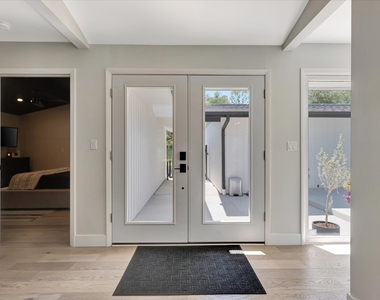 102 Greencroft Drive - Photo Thumbnail 5