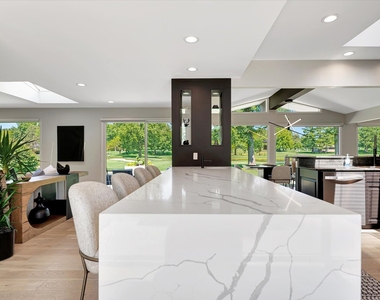 102 Greencroft Drive - Photo Thumbnail 21