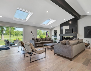 102 Greencroft Drive - Photo Thumbnail 6