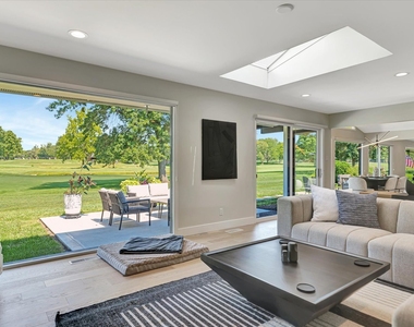 102 Greencroft Drive - Photo Thumbnail 15