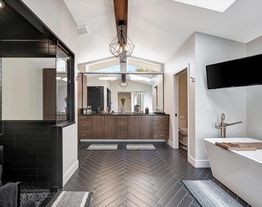 102 Greencroft Drive - Photo Thumbnail 28