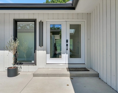102 Greencroft Drive - Photo Thumbnail 2
