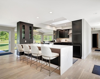 102 Greencroft Drive - Photo Thumbnail 19