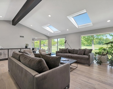 102 Greencroft Drive - Photo Thumbnail 8