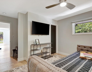 102 Greencroft Drive - Photo Thumbnail 34