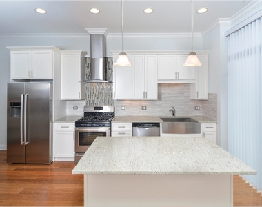 22 N Aberdeen Street - Photo Thumbnail 5