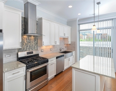 22 N Aberdeen Street - Photo Thumbnail 3