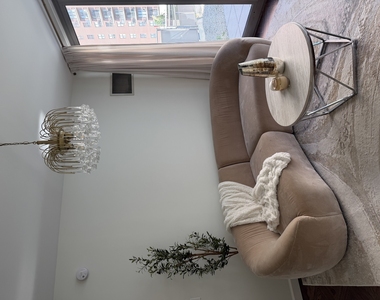 1 E 8th Street - Photo Thumbnail 3