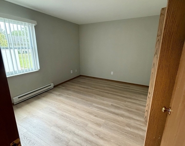 405 E Reed Street - Photo Thumbnail 6