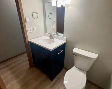 405 E Reed Street - Photo Thumbnail 7