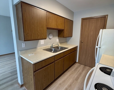 405 E Reed Street - Photo Thumbnail 2