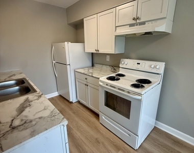 405 E Reed Street - Photo Thumbnail 2