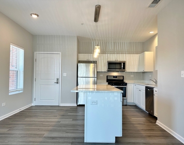 301 N Madison Street - Photo Thumbnail 3