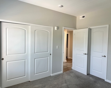 301 N Madison Street - Photo Thumbnail 8