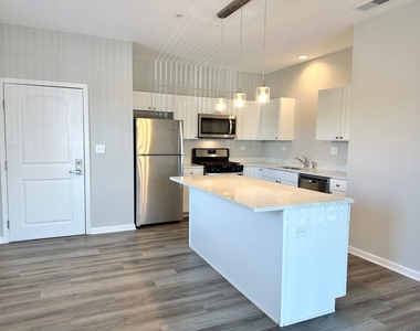 301 N Madison Street - Photo Thumbnail 2