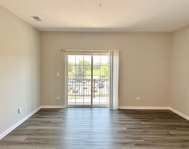 301 N Madison Street - Photo Thumbnail 5