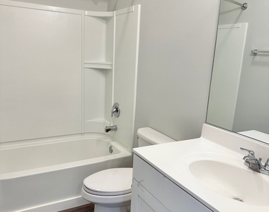 301 N Madison Street - Photo Thumbnail 12