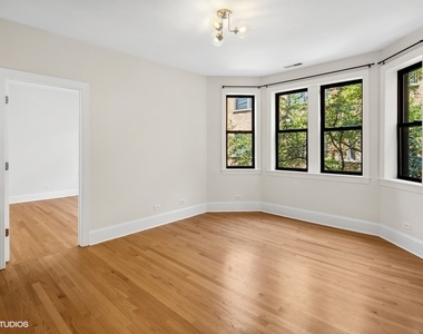 7635 N Greenview Avenue - Photo Thumbnail 3