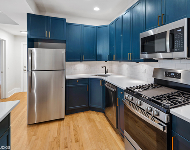 7635 N Greenview Avenue - Photo Thumbnail 6