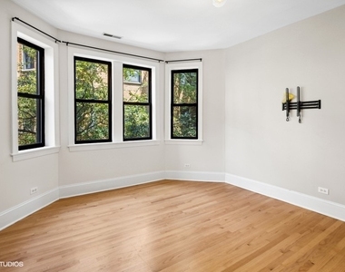 7635 N Greenview Avenue - Photo Thumbnail 2