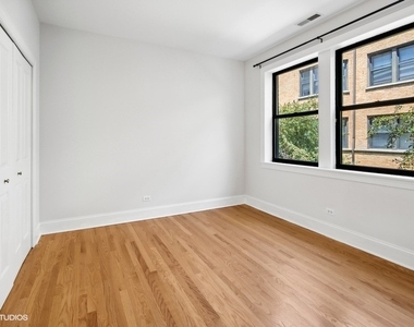 7635 N Greenview Avenue - Photo Thumbnail 7