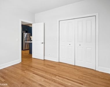 7635 N Greenview Avenue - Photo Thumbnail 8