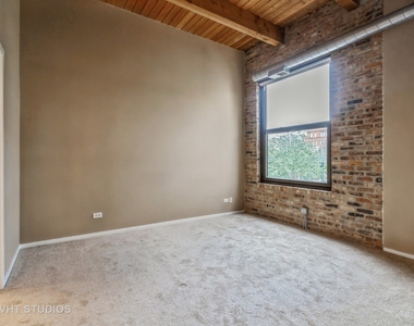 14 N Sangamon Street - Photo Thumbnail 5