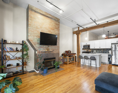 1525 S Michigan Avenue - Photo Thumbnail 2