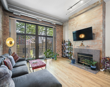 1525 S Michigan Avenue - Photo Thumbnail 1