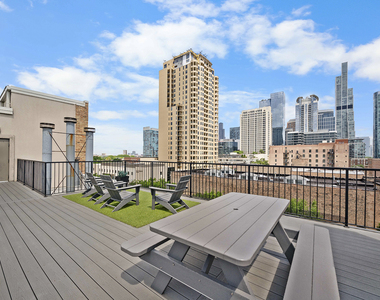 1525 S Michigan Avenue - Photo Thumbnail 13