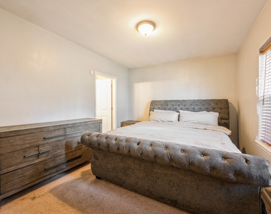 2030 W Warren Boulevard - Photo Thumbnail 7