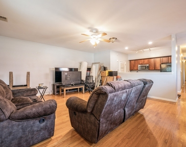 2030 W Warren Boulevard - Photo Thumbnail 2