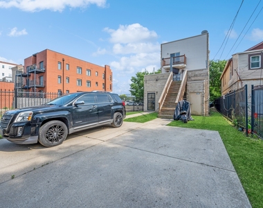 2030 W Warren Boulevard - Photo Thumbnail 12