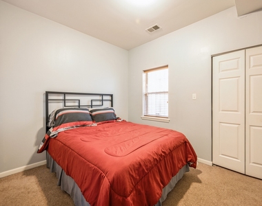 2030 W Warren Boulevard - Photo Thumbnail 9