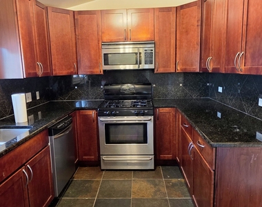1417 Lake Avenue - Photo Thumbnail 4