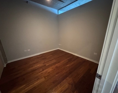 700 N Larrabee Street - Photo Thumbnail 26