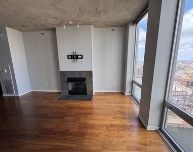 700 N Larrabee Street - Photo Thumbnail 11