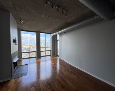 700 N Larrabee Street - Photo Thumbnail 8