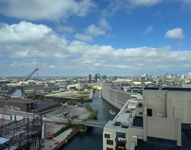 700 N Larrabee Street - Photo Thumbnail 33