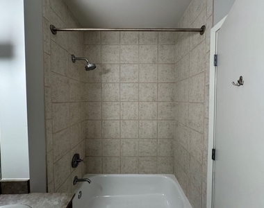 700 N Larrabee Street - Photo Thumbnail 21